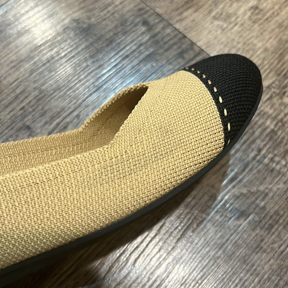Rothy’s The Flat - tan/black round toe ballet flats - Picture 9 of 10